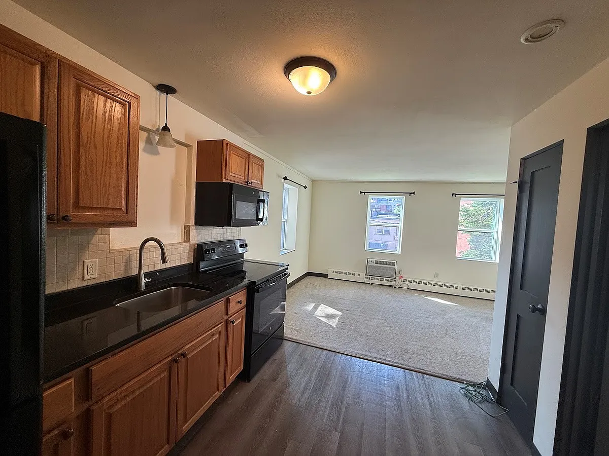 Building Photo - 247 Langdon St #4