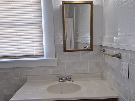 4th image of 2629 D St