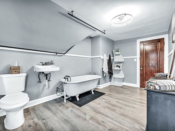 5th image of 3386 Westbury Rd #3