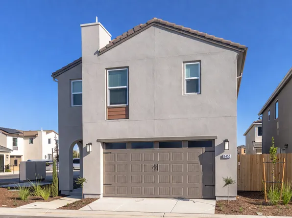 1455 Pioneer Ln, Clovis, CA 93619