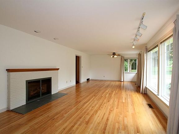 5th image of 3626 172nd Ave NE