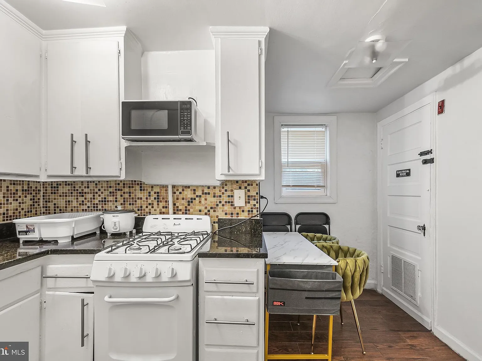 2 bed, 2224 sqft, $2,100 — Photo 4