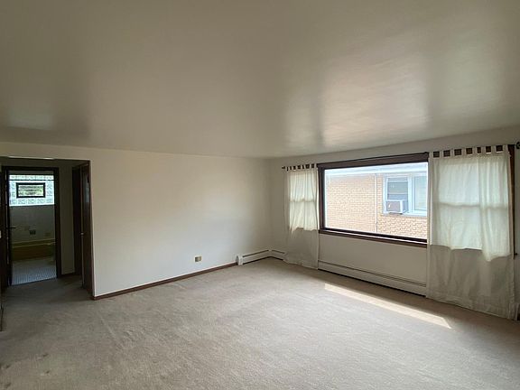 Living Room (View 2)