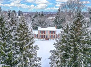 4 Larkspur Ln, North Oaks, MN 55127