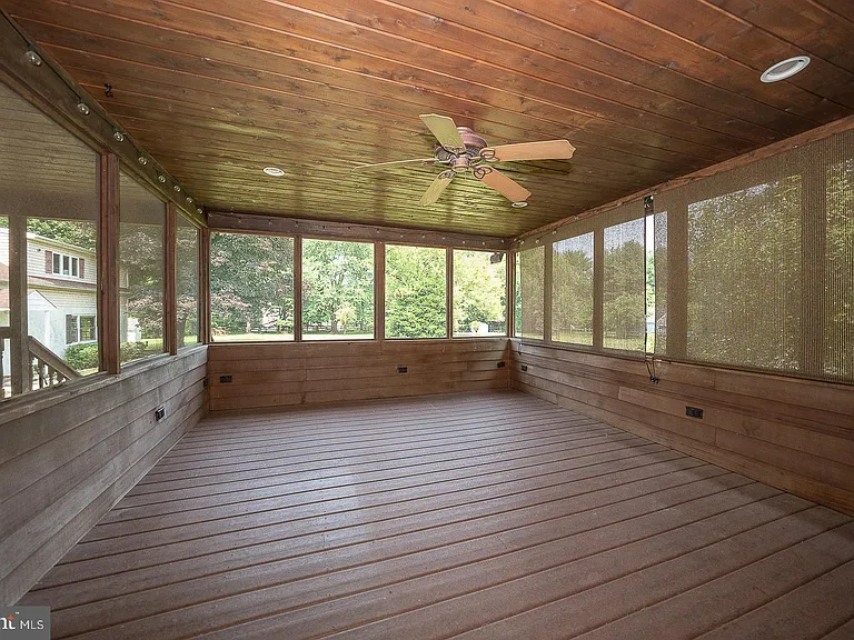 353 S Old Middletown Rd — Photo 40