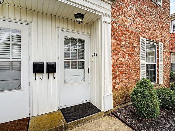 2nd image of 791 Clareridge Ln