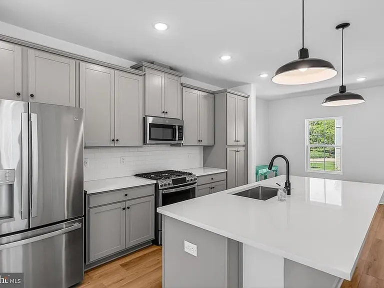 64 Silverbell Ave — Photo 6