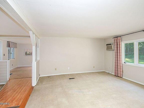 5th image of 5585 E 82nd St