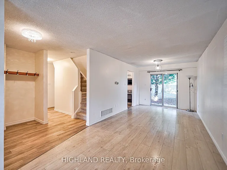 6455 Tisler Cres — Photo 6