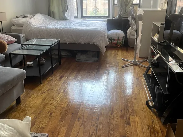 261 East 71st Street image 1 of 4