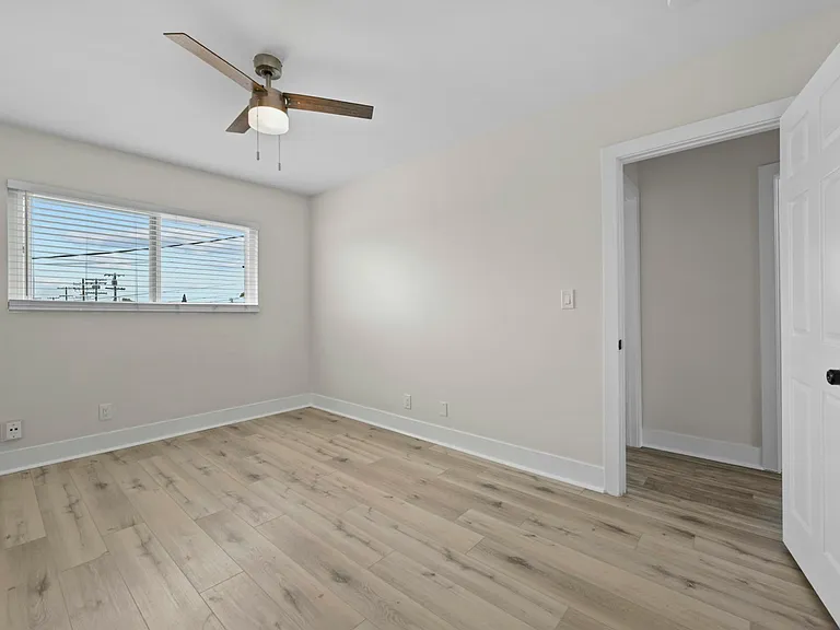 4022 42nd St #9 — Photo 9