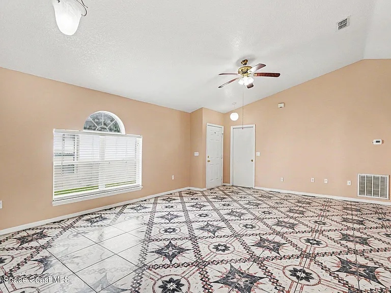 2781 Maderia Cir — Photo 7