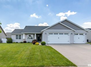 1570 Fox Ridge Rd, Eldridge, IA 52748