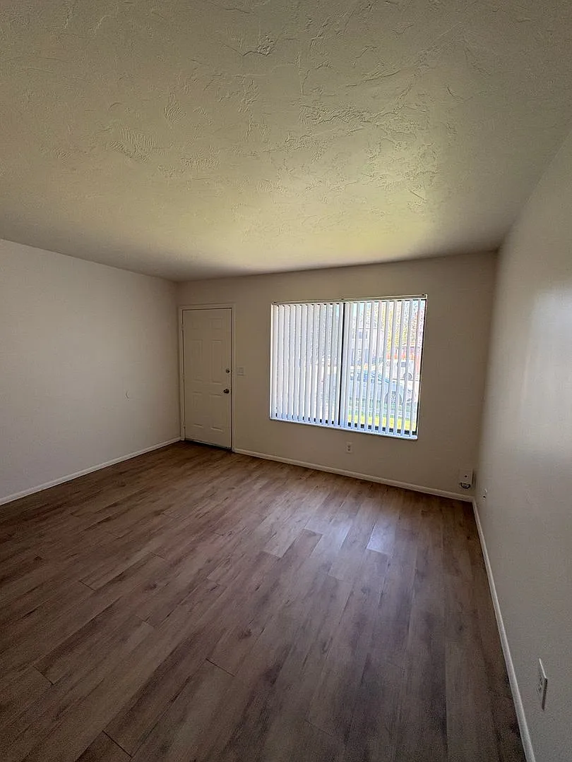 Independence Townhomes — Photo 2