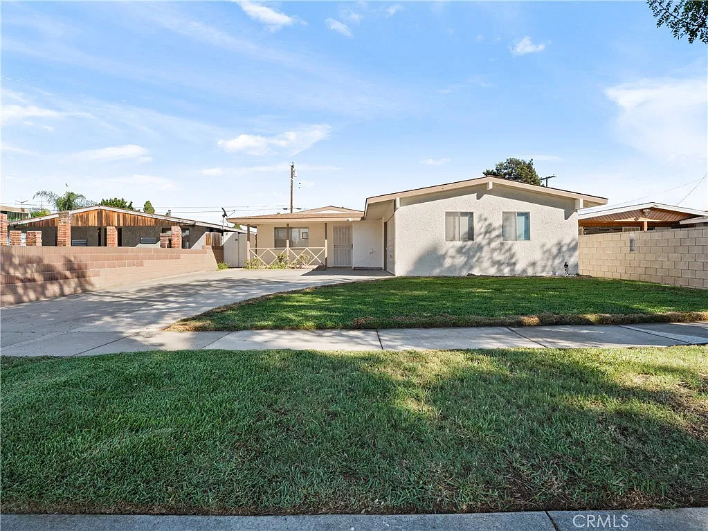3 bed, 1110 sqft, $3,650 — Photo 3
