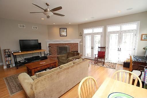 2nd image of 518 Park Ave