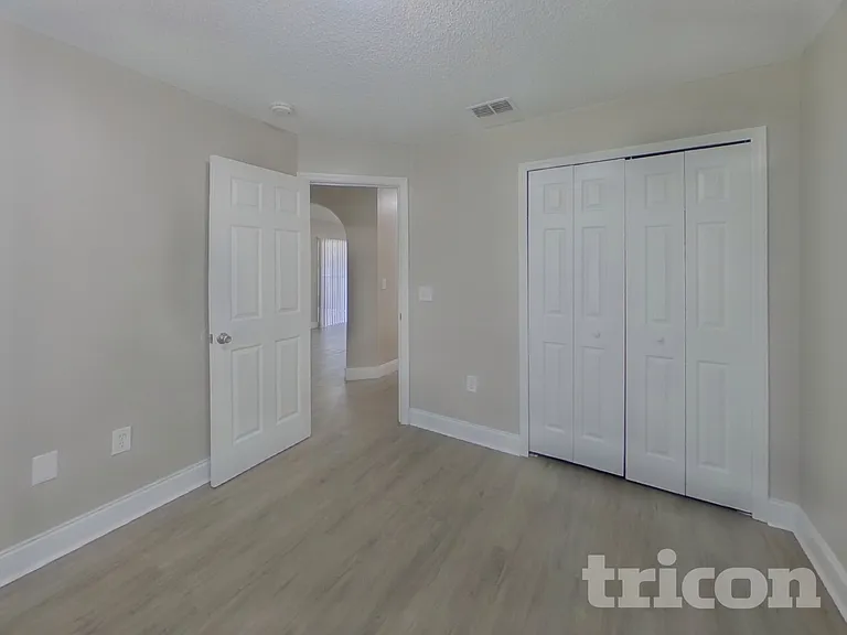 906 Dartmouth Ct — Photo 10