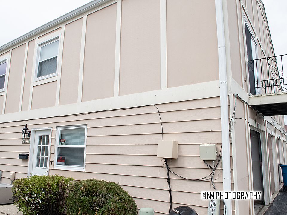 1st image of 20118 Willow Dr #D