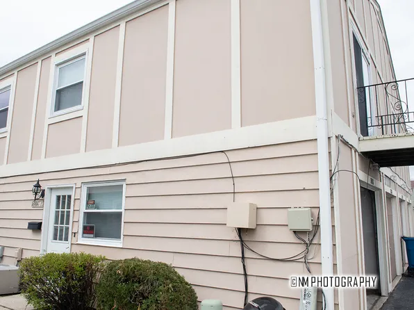 20118 Willow Dr #D, Chicago Heights, IL 60411