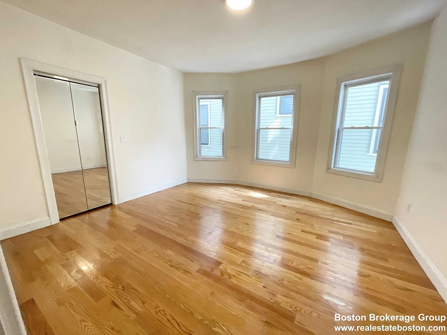 4 bed, $5,000 — Photo 3