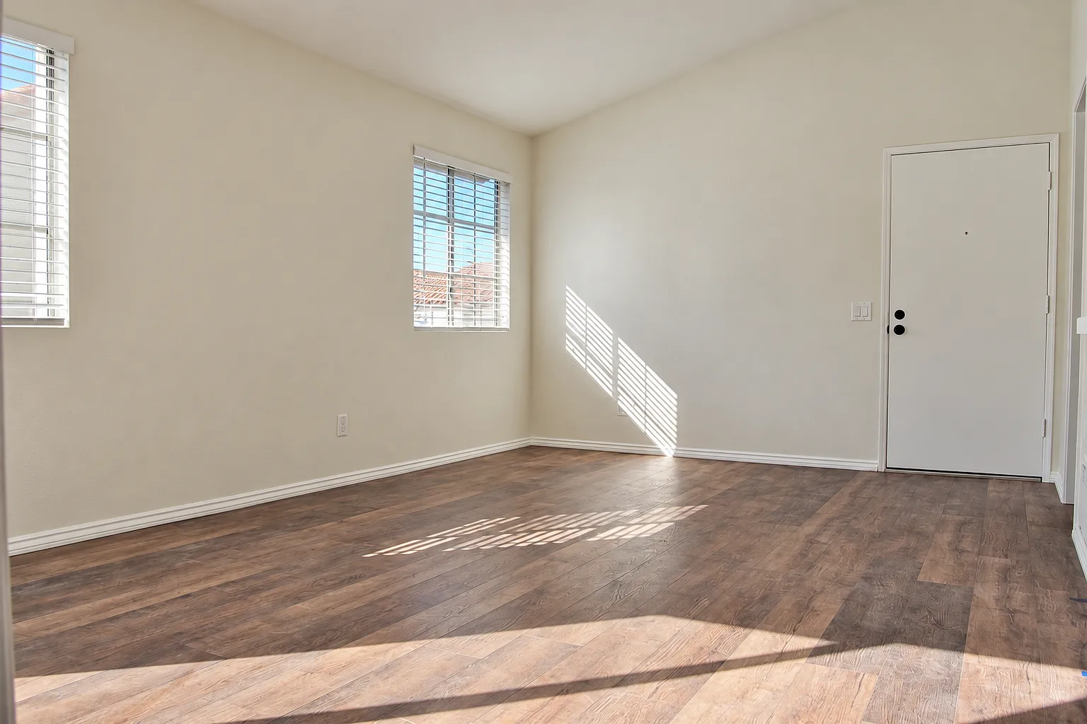 2 bed, 748 sqft, $2,950 — Photo 4