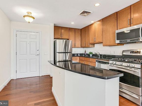 4th image of 525 N Fayette St Unit 415