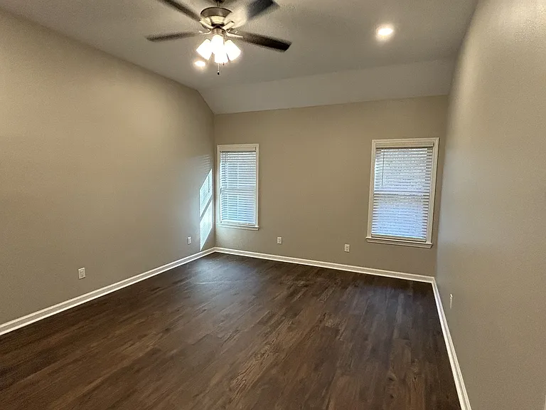 121 Stonebriar Dr — Photo 5