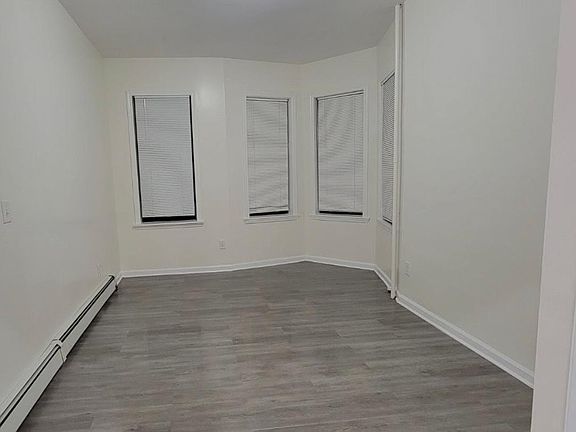 4th image of 231 6th Ave W Floor 1