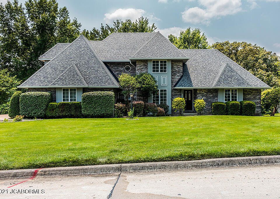 1st image of 3131 Williamsburg Way