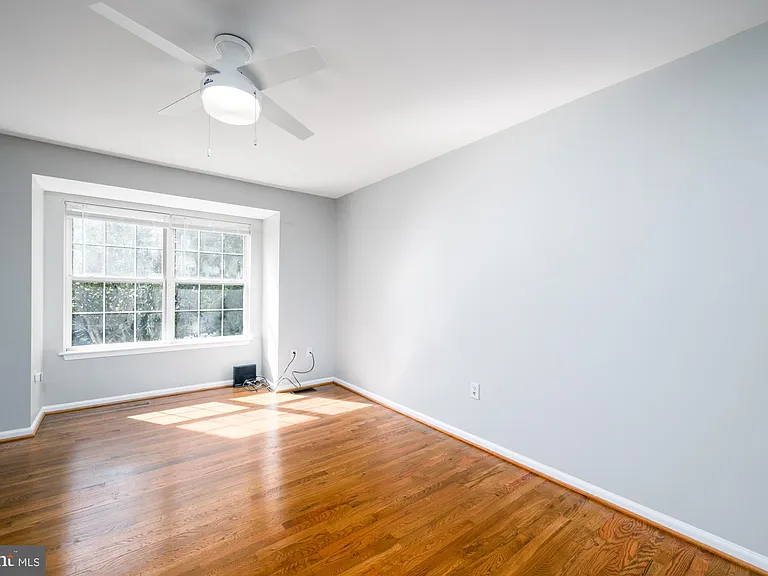 105 Brenwick Ct — Photo 5