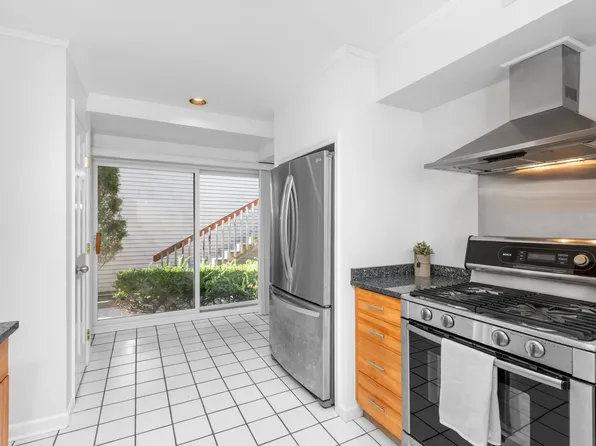 8 Deepwater Way image 14 of 23