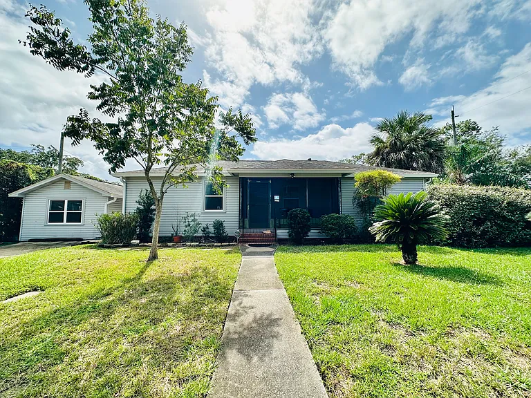 1416 Pine Grove Ave — Photo 1