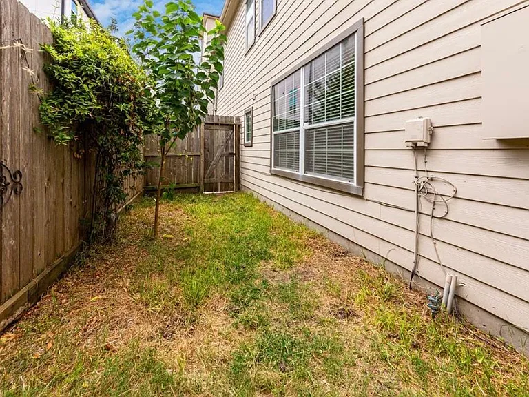 2710 Sherwin St — Photo 21