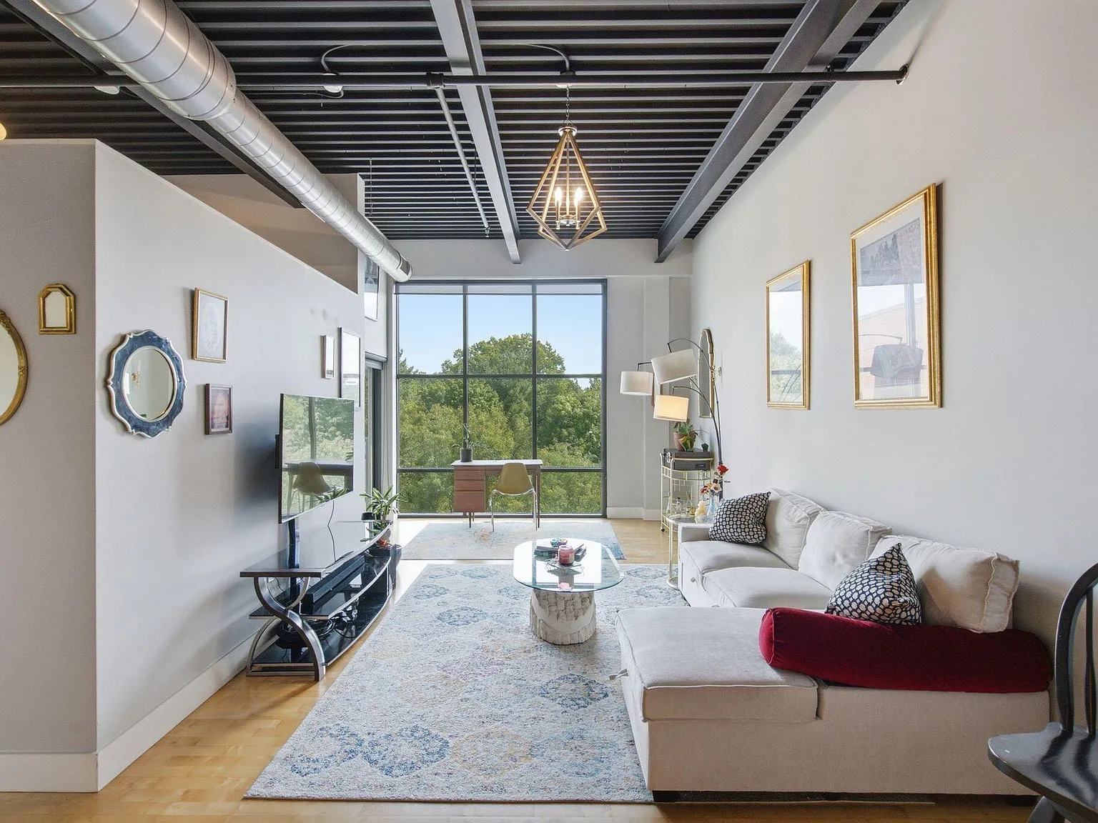 1 bed, 1.0 bath, 816 sqft, $2,100 — Photo 1