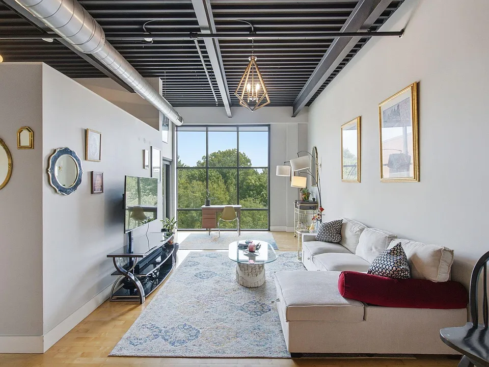 350 E Short St #406