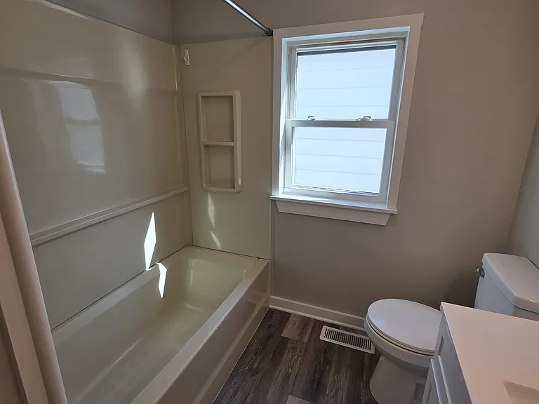 416 Pleasant St — Photo 8