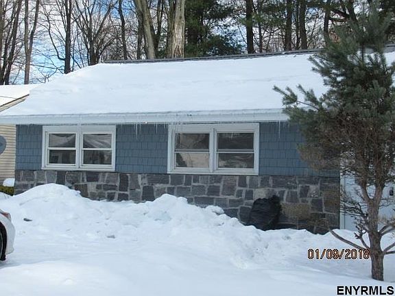 2nd image of 2 Linden Dr