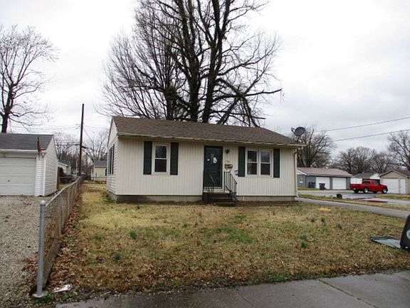 3rd image of 1701 Broadmoor Ave