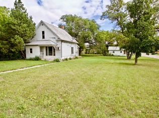 704 N Central Ave, Kenmare, ND 58746