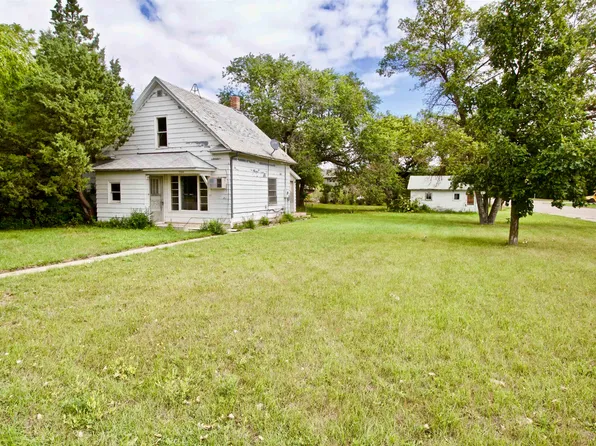 704 N Central Ave, Kenmare, ND 58746