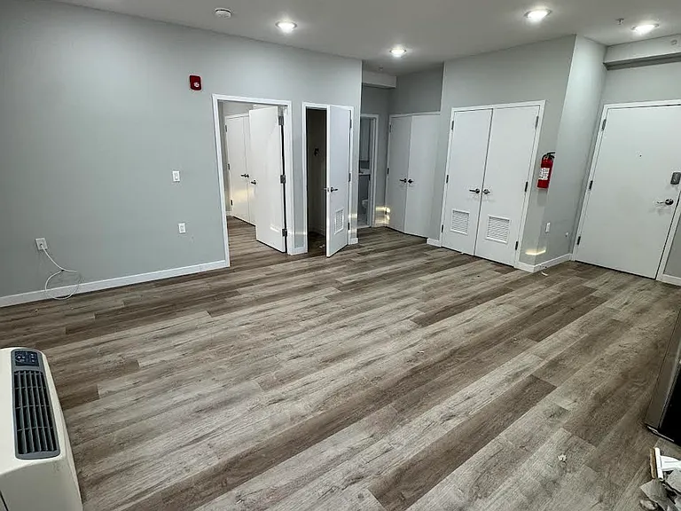 283 Fulton Pl — Photo 4