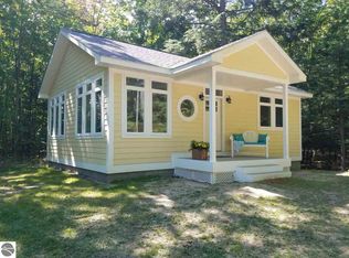 6054 Birch Point Dr, Honor, MI 49640