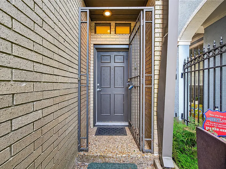 3027 Bissonnet St — Photo 3