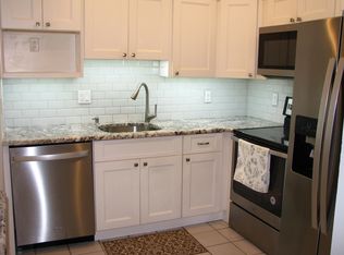 950 S Kanner Hwy APT D4, Stuart, FL 34994