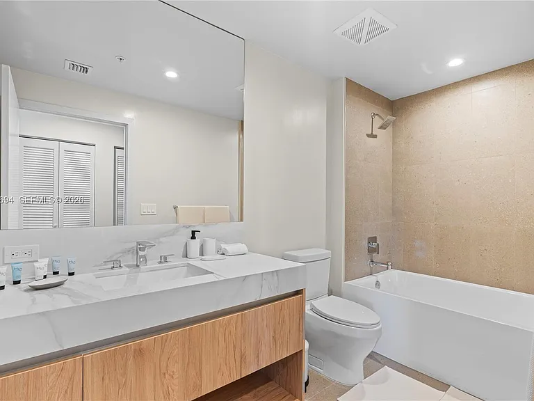 11 NE 6th St #1601 — Photo 12
