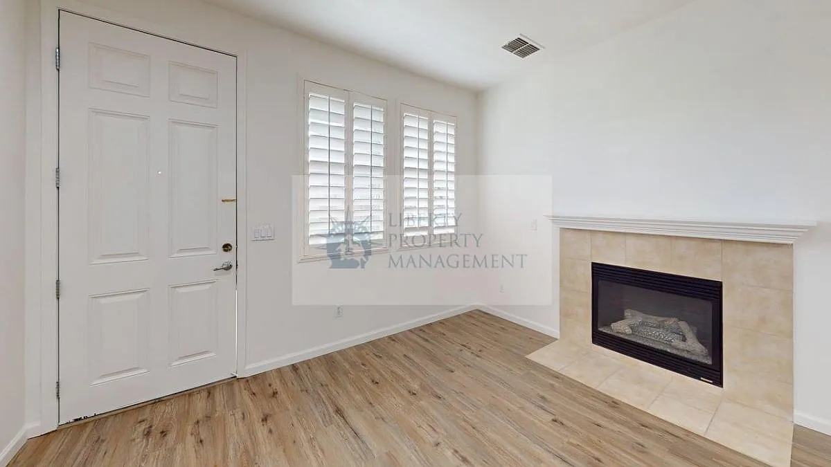 4 bed, 2165 sqft, $2,695 — Photo 4