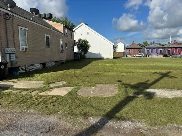 2218 7th St, New Orleans, LA 70115