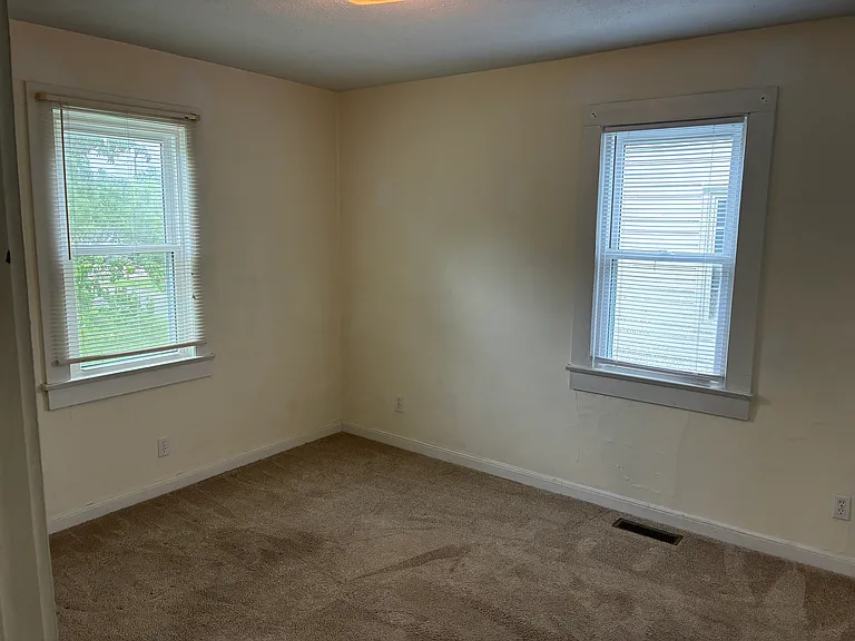 827 Banks Ave — Photo 5