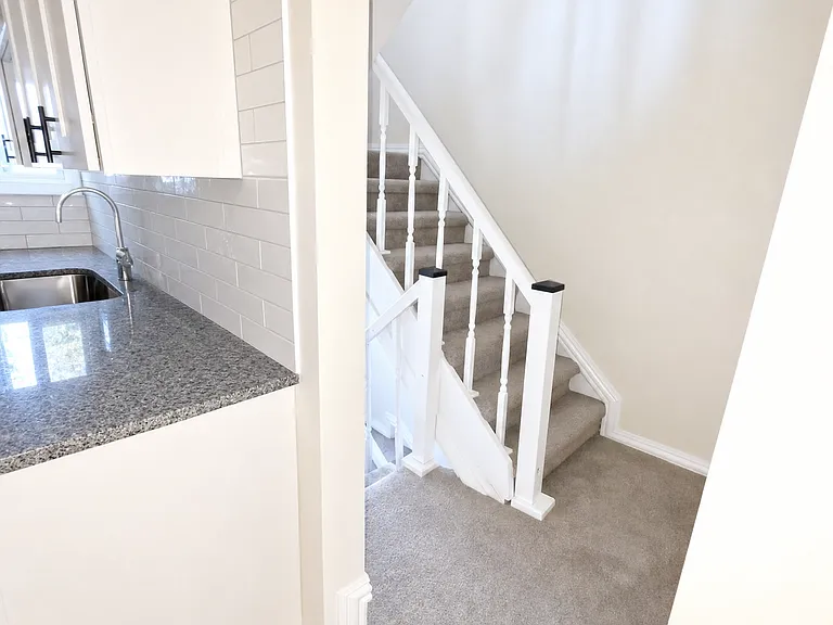407 E Carson St — Photo 12
