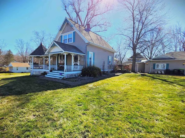 307 E 4th St, Glasford, IL 61533